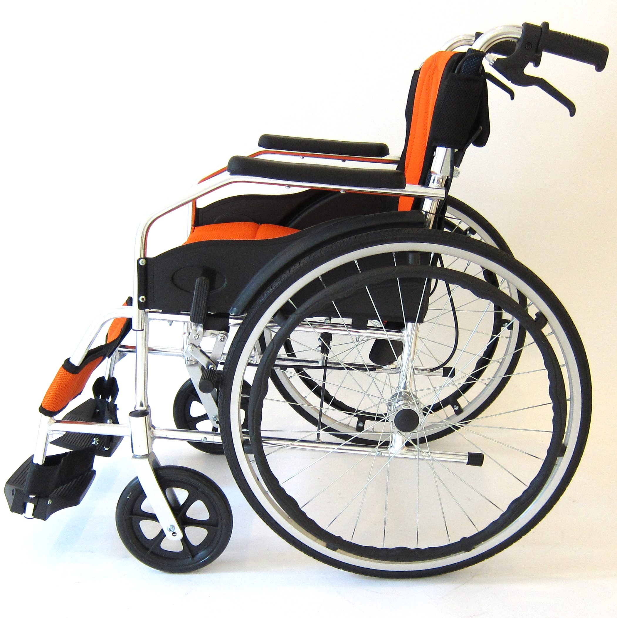 軽量な折り畳み自転車 新品未使用 カドクラ車椅子 軽量 自走式